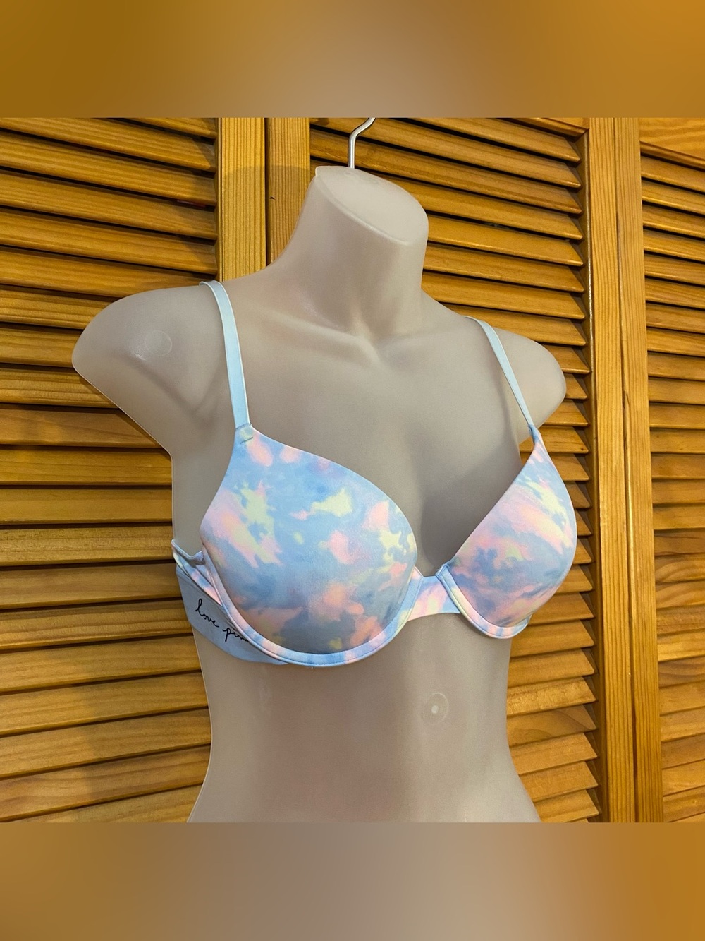 🍬 PINK VS: Wear Everywhere Push-up bra with tie-dye pastel pattern